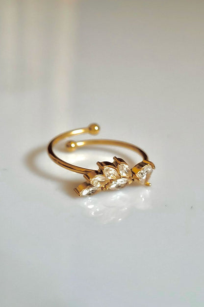 Saiya Minimal Flower ring- 18K Gold Anti-Tarnish