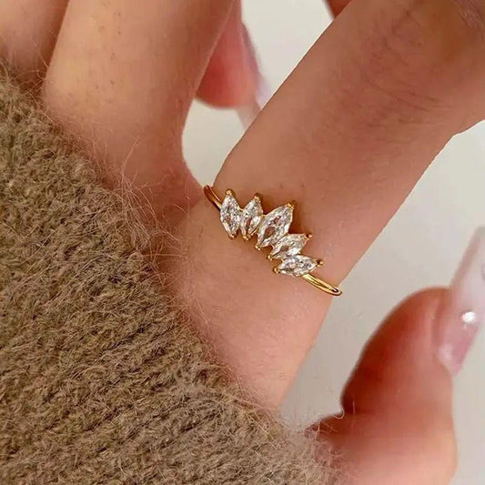 Mirza Minimal Flower ring- 18K Gold Anti-Tarnish