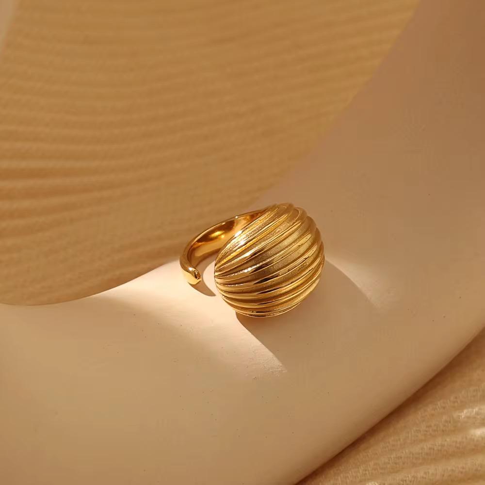 Mir Chunky Shell Ring - 18K Gold Anti-Tarnish