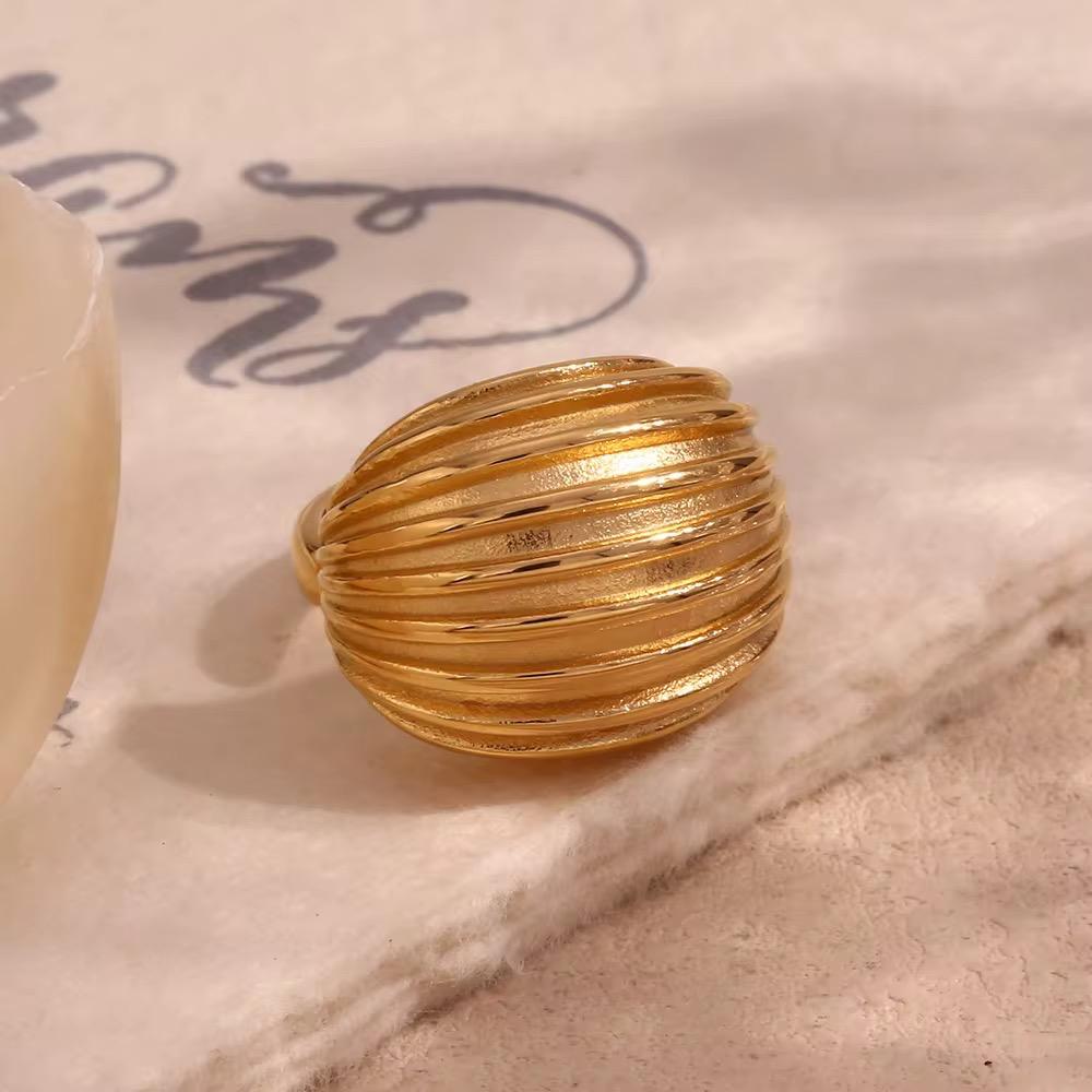 Mir Chunky Shell Ring - 18K Gold Anti-Tarnish