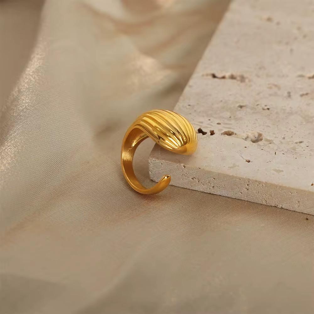Mir Chunky Shell Ring - 18K Gold Anti-Tarnish