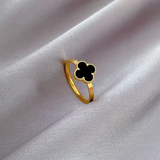 Dhriti Minimal Clover ring- 18K Gold Anti-Tarnish