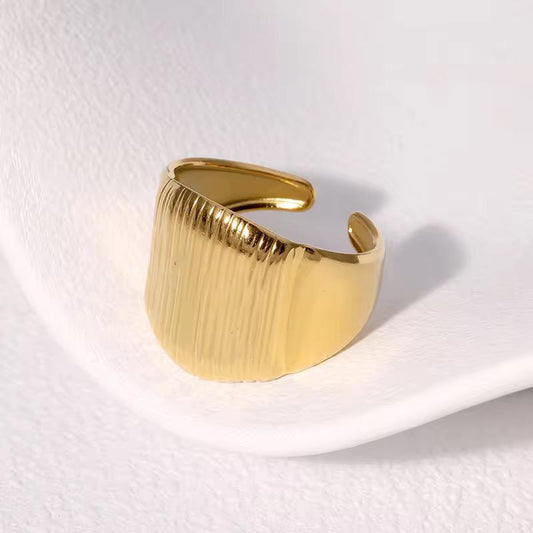 Zelda Chunky heart ring- 18K Gold Anti-Tarnish