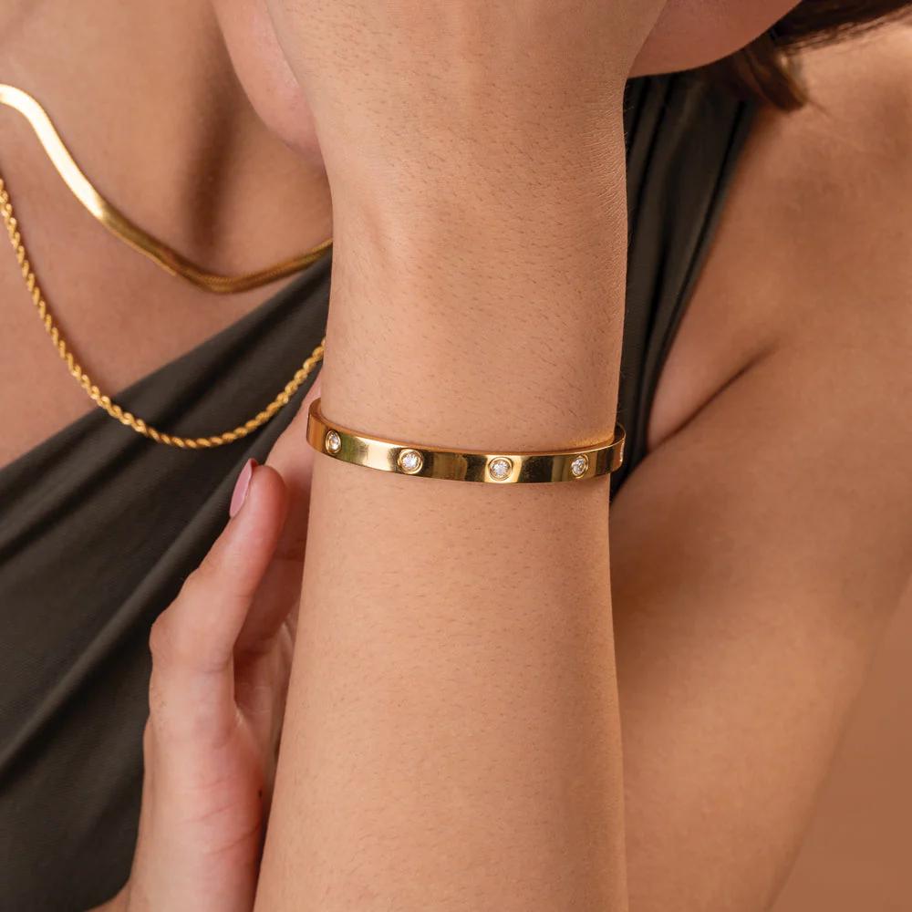 Crystal Love Bangle Bracelet – 18K Gold Anti-Tarnish