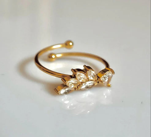 Saiya Minimal Flower ring- 18K Gold Anti-Tarnish